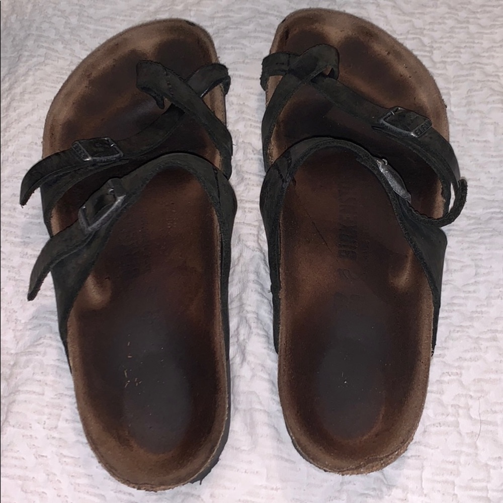 Black strapped Birkenstocks!